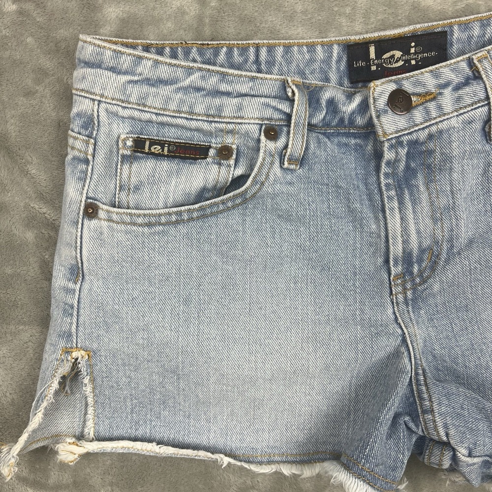 L.e.i Y2K 00s Mid Rise Shorts Sz 11 Juniors Light Wash Denim Grunge Raw Hem Flaw
